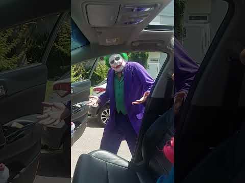 O CORINGA SUJOU O CARRO DA ARLEQUINA #shorts #megaloucos