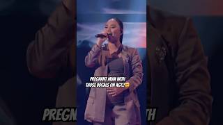 HOW!😳 8 months pregnant Jessica SINGS Ordinary!! @AlexWarren 😍