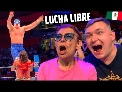 😱 MAMÁ RUSA SE VUELVE LOCA con la LUCHA LIBRE MEXICANA 🇲🇽