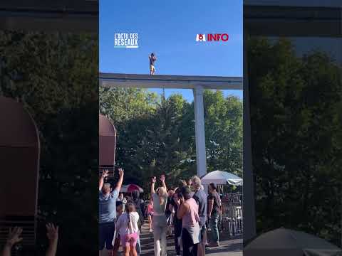 Aux États-Unis, un enfant s'est retrouvé sur les rails d'une montagne russe.