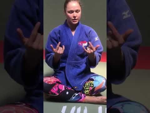 Let Ronda Rousey Teach You How To Tape Your Fingers For Judo!