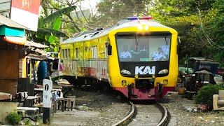 KERETA LANGKA MASUK STASIUN TERPENCIL DI GRESIK