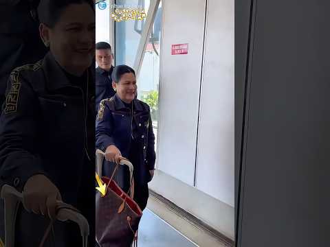 IRL! TAS MEWAH IBU IRIANA JOKOWI SAAT PULANG KE SOLO BIKIN MELONGO‼️