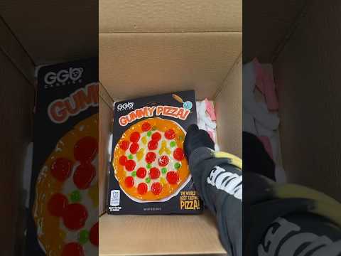🍕Let’s pack Logan’s PIZZA-THEMED order!🍕 #shorts
