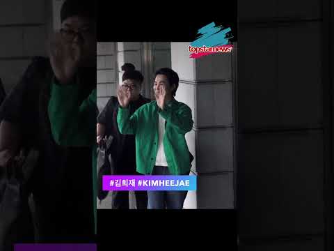 <strong>김희재</strong>, “<strong>김희재</strong> 실물 미쳤다!”😍 출근길부터 시선 집중! 오늘도 빛나는 희재(‘가요무대’ 출근길)