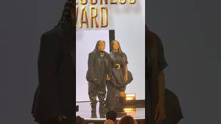 Da Brat & Jesseca presenting Niecy Nash her award #dabrat #niecynash