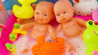 Doll Brothers morning Potty routine! Baby Doll Brothers Bath Routine in Bathtub with Sea Animals!