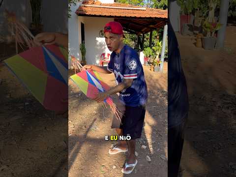 Quando cai uma pipa na sua casa e você gosta de pipa também part 2  #viralshort #humor #viralvideo