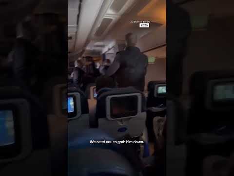 passenger tried to open emergency door ๐ฑ๐ณ #avation #cabincrew #accidente #pilot #indigo