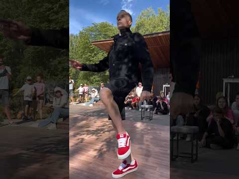 Amazing footwork dance by Robot Vall