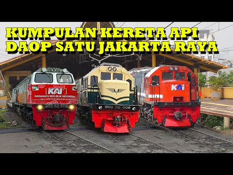 HOT ! RAMAINYA Kereta Api Di Stasiun Tersibuk JAKARTA KOTA !! Spesial Lokomotif Vintage & Priority