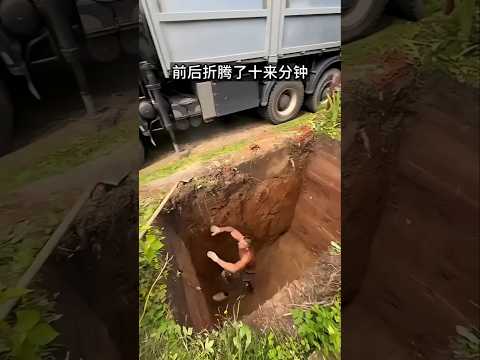 ये बंदा गड्ढे में गैस गया !!!