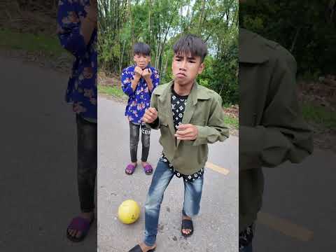 Đằng sau chiếc xe máy có gì đáng sợ 🛵😱👻