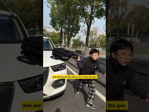 cậu bé dũng cảm chặn chiếc xe đánh lừa gã đàn ông xấu xa kịp thời giải cứu cô gái trên chiếc xe.