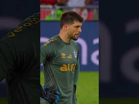 QUANDO O GOLEIRO RESOLVE SOZINHO