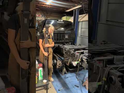 Quick recap on installing the rear part of my 3.25Carli lift! Painted the frame, Re wrapped