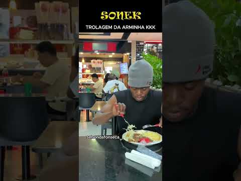 trolei no restaurante 😂😂😂