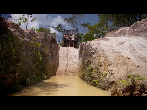🔥 EX-ARMY UNIMOG takes on the OLD TELE TRACK (Cape York, Australia)