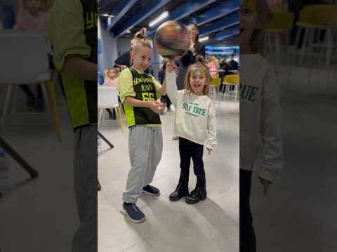 Закрутил на палец маленькой болельщице БК Уралмаш #freestylebasketball #tricks