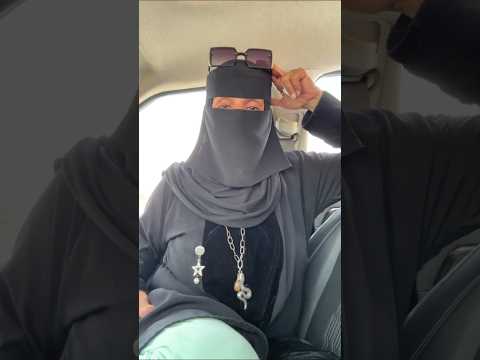 منتظرة الزباين له ههههههه