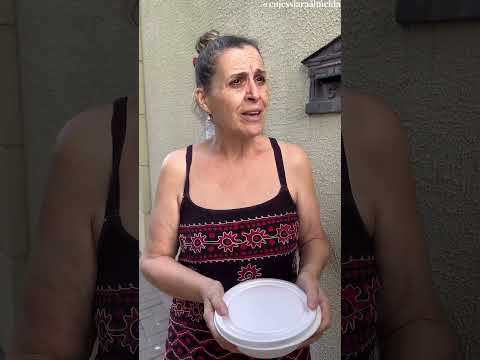 Essa garota comprava comida da sua vizinha porque ela não sabia cozinhar e isso aconteceu