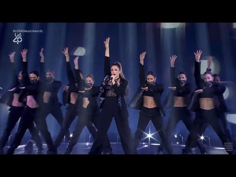 Lola Indigo - Medley 4 besos, Trendy y Santeria @ Los40 Music Awards