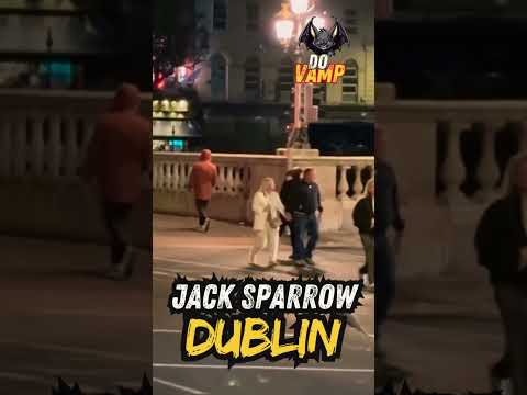 Jack Sparrow in Dublin #piratesofthecaribbean #jacksparrow #trending #tiktok #irlanda #dublin