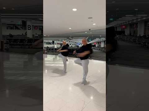 Airport dance trend ✈️ We nearly missed our flight 😅