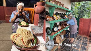 Comida Mexicana Bien Ranchera Gorditas de Carne de Puerco y Frijolitos Al Comal y Calientitas