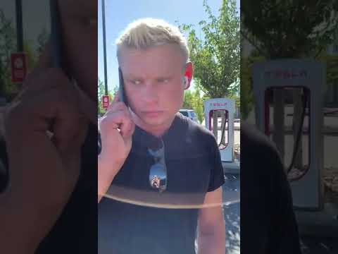 Учимся ездить на машине| Снес забор. #shorts