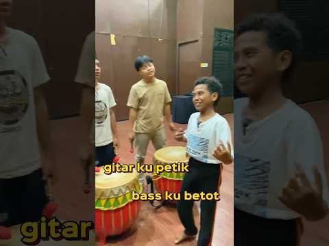 ada pantun? | RafflesiaPercussion