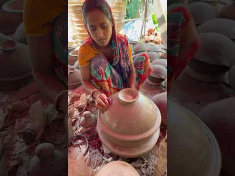 পাথরের কুচি দিয়ে মাটির সরা তৈরি করা দেখুন