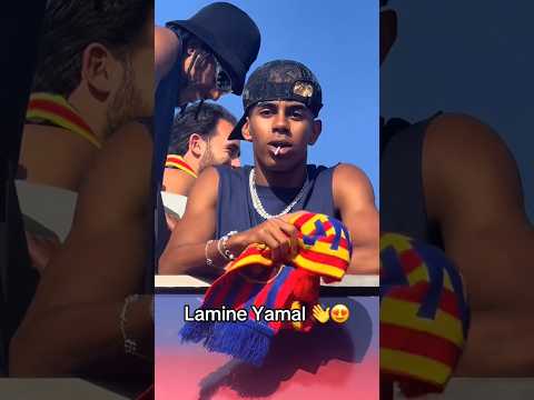 ❤️ Lamine Yamal lors de la parade du Barça dans les rues avec les fans #football #shorts
