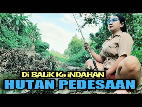mancing di sungai hutan di balik ke indahan alam kampung pedesaan"di temani udara yang sejuk