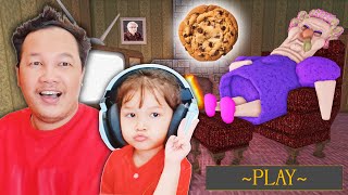 ខ្ញុំពីរនាក់អូនពេជ្រលួចនំcookieរបស់លោកយាយហៀរសម្បោរ🤣! Grumpy Gran Scary Obby Roblox Cambodia