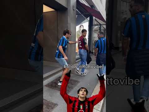 Ruttovibe legge i nomi dei giocatori delle maglie dei tifosi prima del derby di Milano ￼