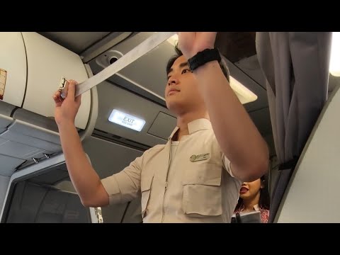 Pramugara Ganteng Super Air Jet Mas Miko Saat Safety Demontration dalam Pesawat