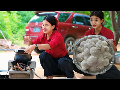 ခြံထဲ မြန်မာမုန့်လေး လုပ်စားဖြစ် ဘာမုန့်လေးလဲဆိုတော့