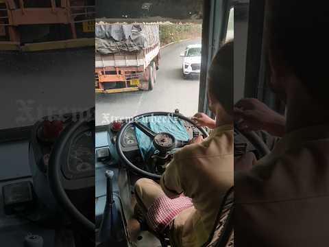 KSRTC bus Sudden overtaking in risky ghat road😲 Sudden movement by driver🙌#shorts #ksrtc #ghat#skill