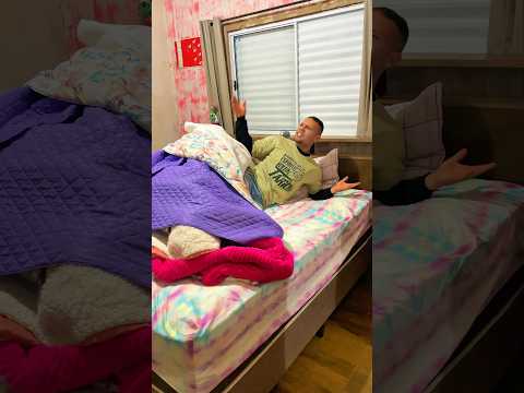 MUITOS COBERTORES NESSE FRIO🛌🥶🧣#funny #viral #humor #shorts