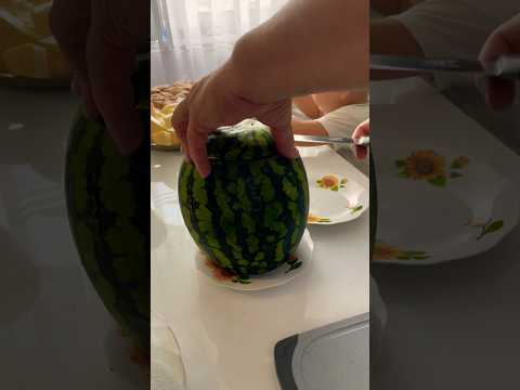 Арбуз с сюрпризом #shots #рек #еда #рецепты #вкусно #shorts #шортс