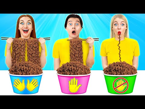 Desafío De Comer Sin Manos vs Una Mano vs Dos Manos | Guerras de Bromas por Multi DO Food Challenge