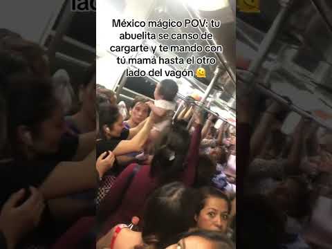 Bebé pasa de mano en mano en el Metro de la CDMX
