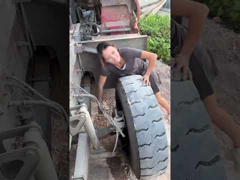 Nữ tài xế sửa xe tải cực đỉnh #nutaixe #automobile #thosuaxe #femaledriver