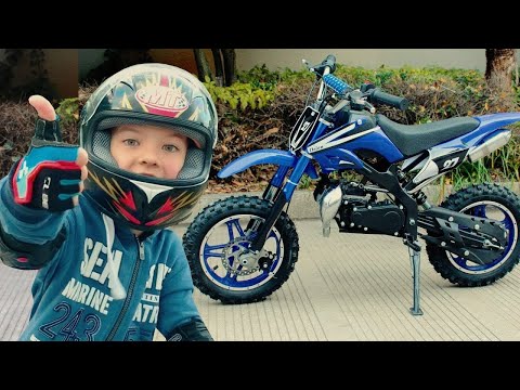 Den está reparando una Moto nueva para Niños! | Reparación de Motocicletas!