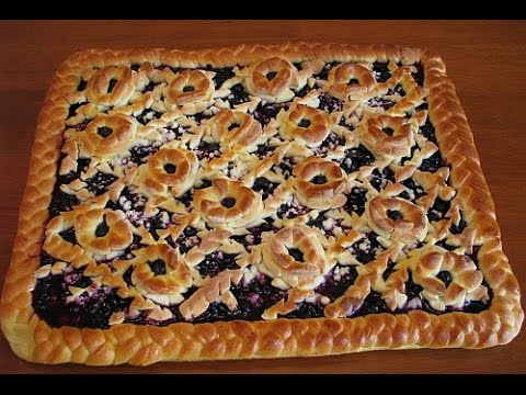 Дрожжевой пирог с черникой и творогом