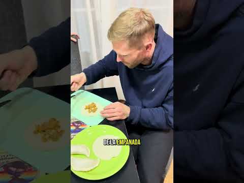 Haciendo una empanada con mi suegra