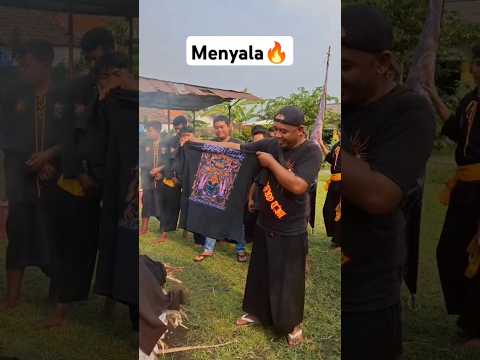 Pembakaran kaos komunitas pshw