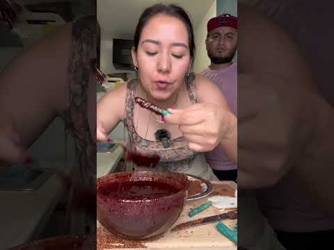 Mi novia come más picante que yo #algotranqui #mukbang #comida #humor #mexicansnacks