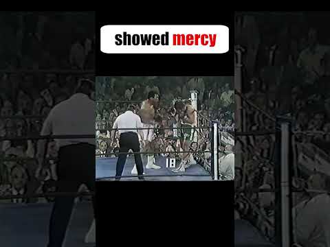This is how Ali REFUSED to finish off his opponent, demonstrating his MAGNANIMITY #shorts